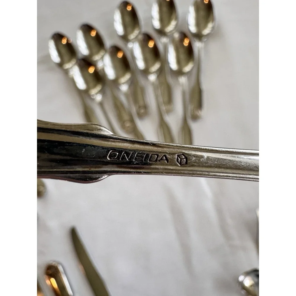 Oneida Classic Shell Cube Stamp Heirloom Flatware Lot 28 Pc Serving Pieces